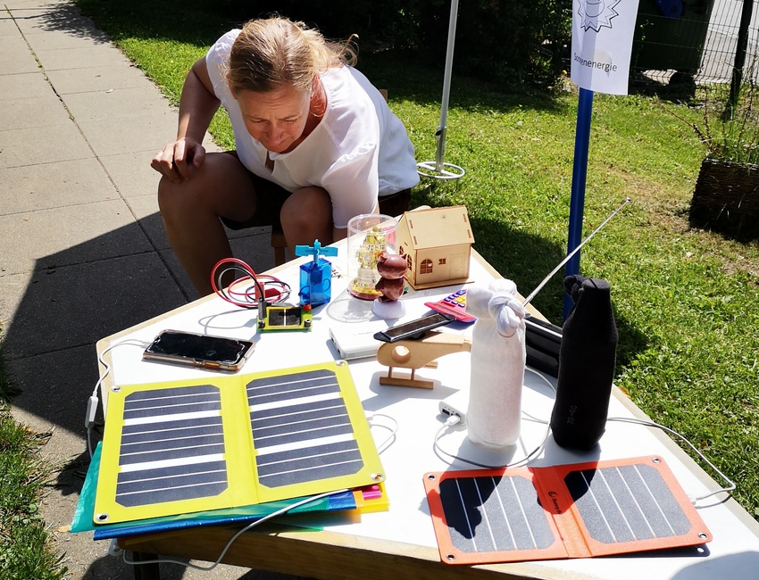Spiele mit Sonnenenergie auf einen Tisch